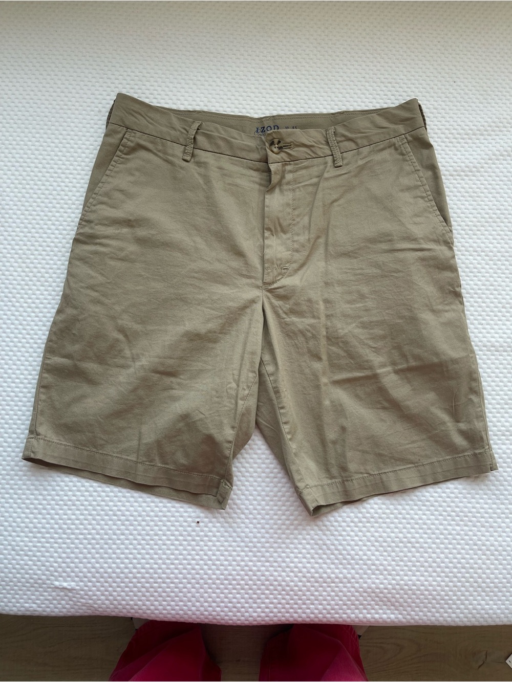 Izod‎ Men's Tan Flat-Front Shorts